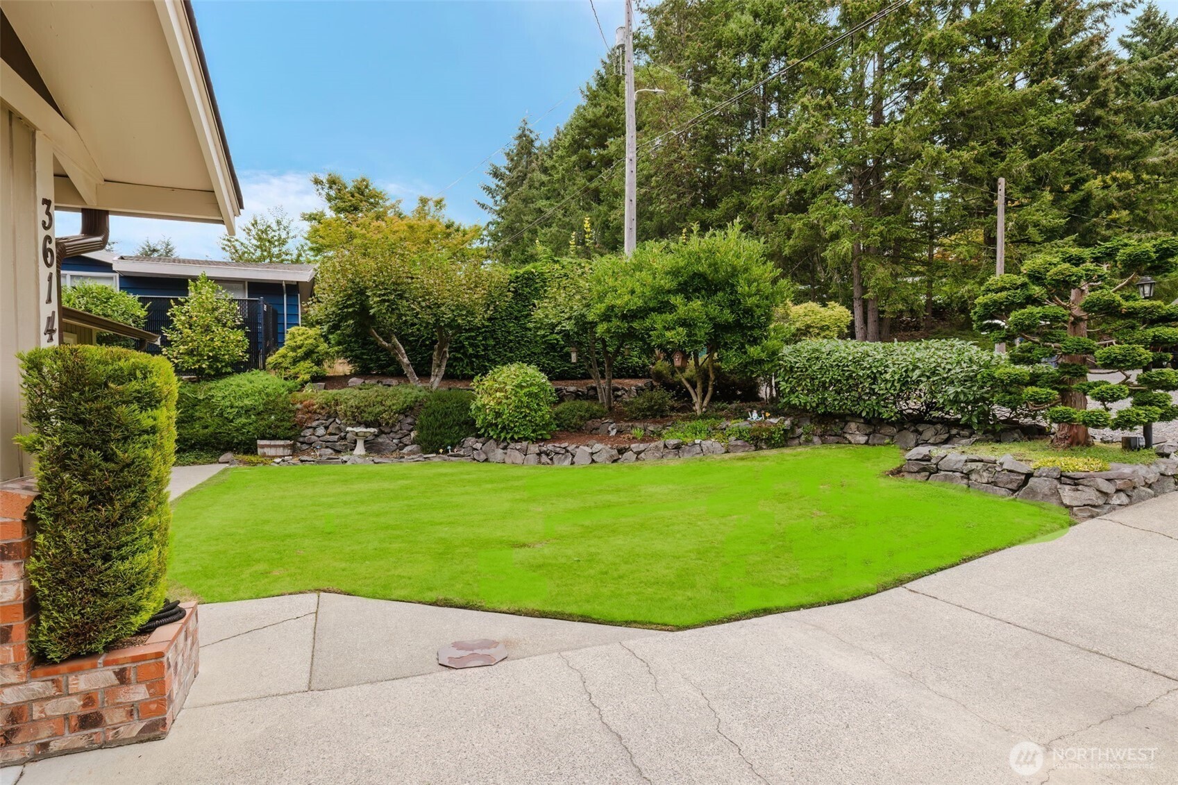 3614 3616 Crestview Drive Property Photo 3