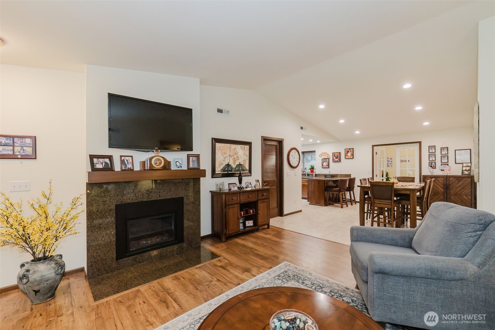 3614 3616 Crestview Drive Property Photo 5