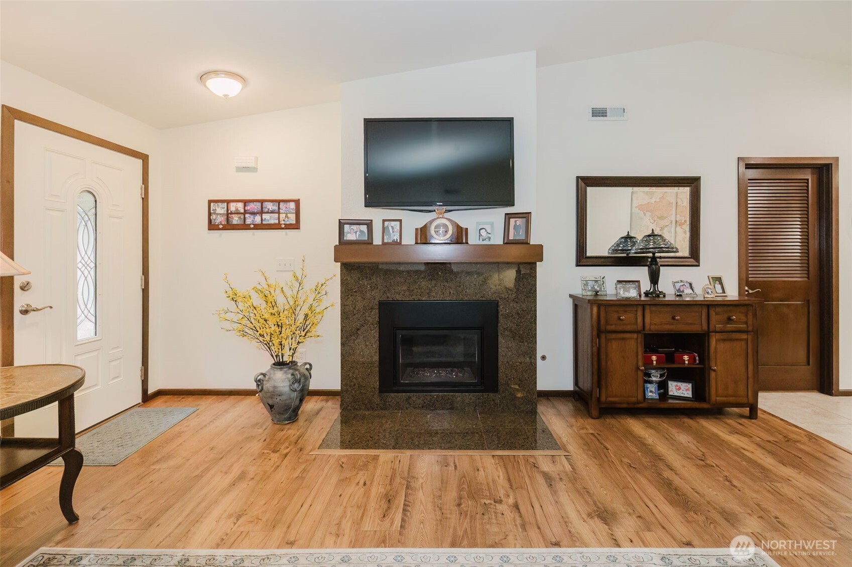 3614 3616 Crestview Drive Property Photo 6