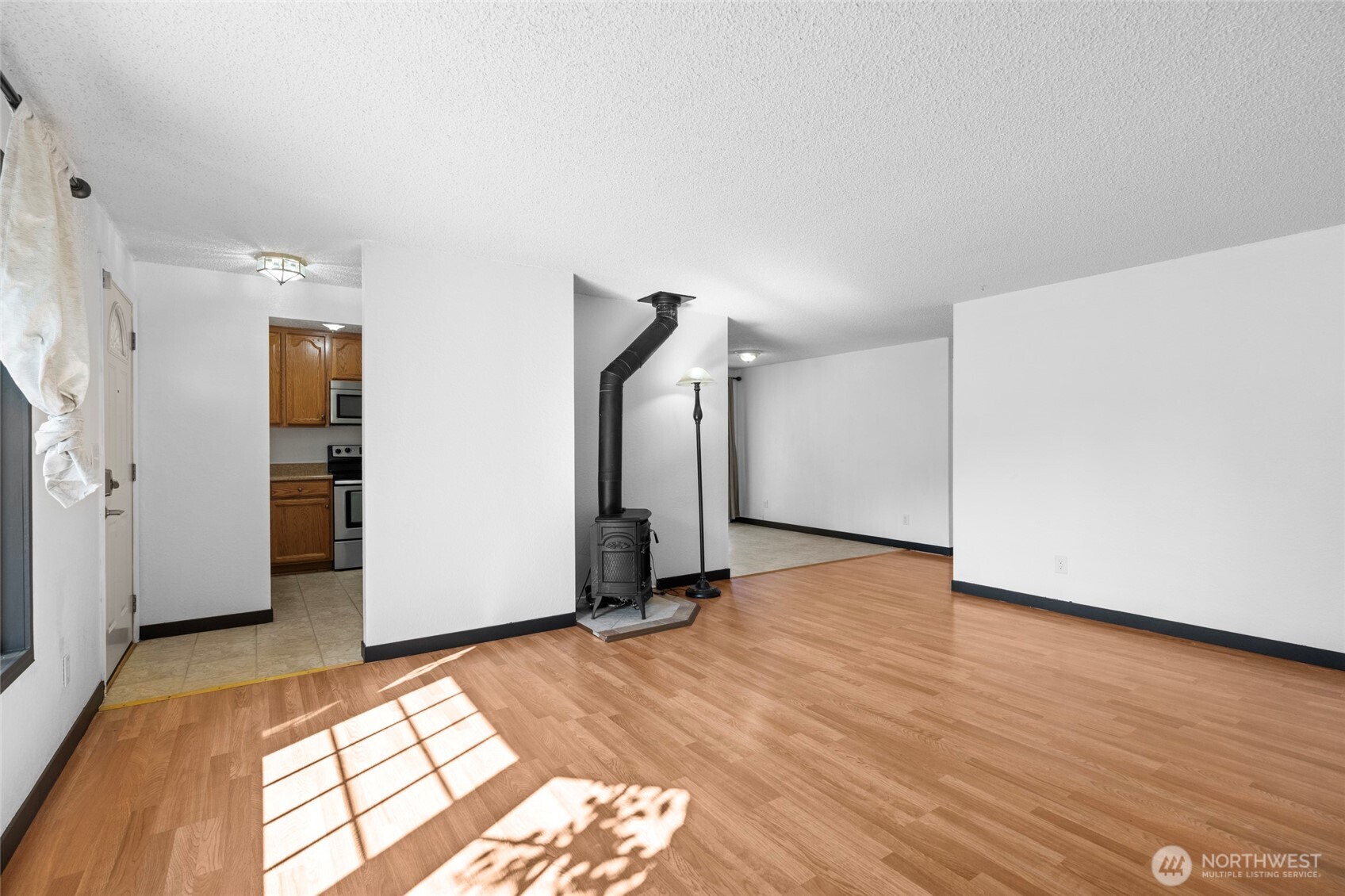 988 Ridgeway Drive Property Photo 4