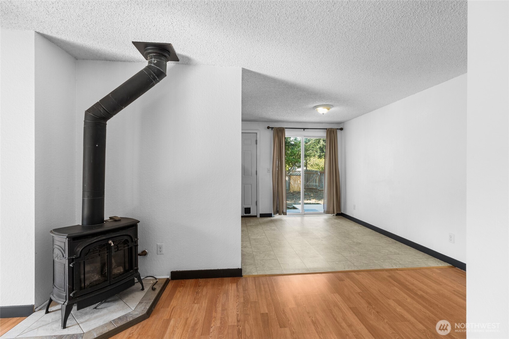 988 Ridgeway Drive Property Photo 6