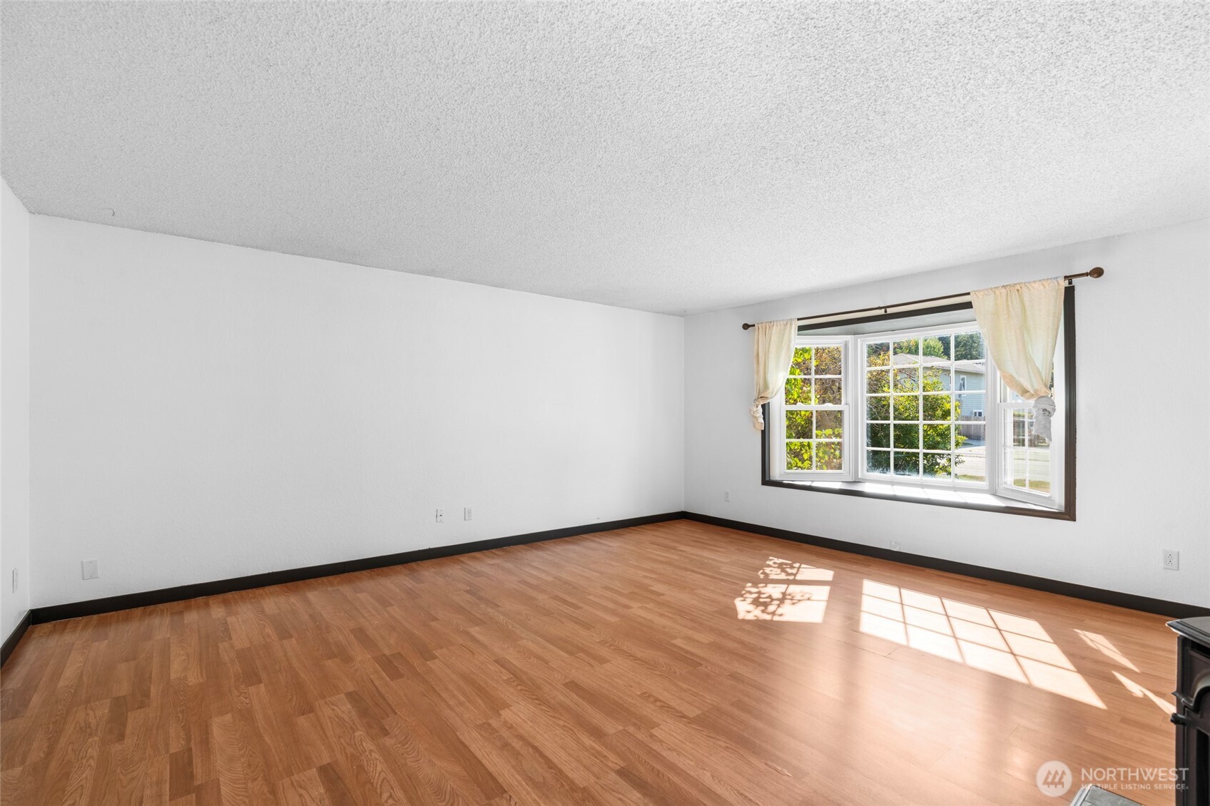 988 Ridgeway Drive Property Photo 7
