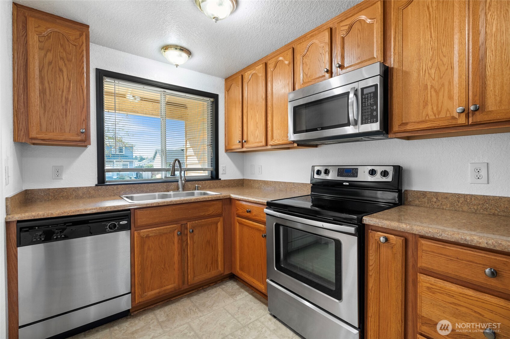 988 Ridgeway Drive Property Photo 11