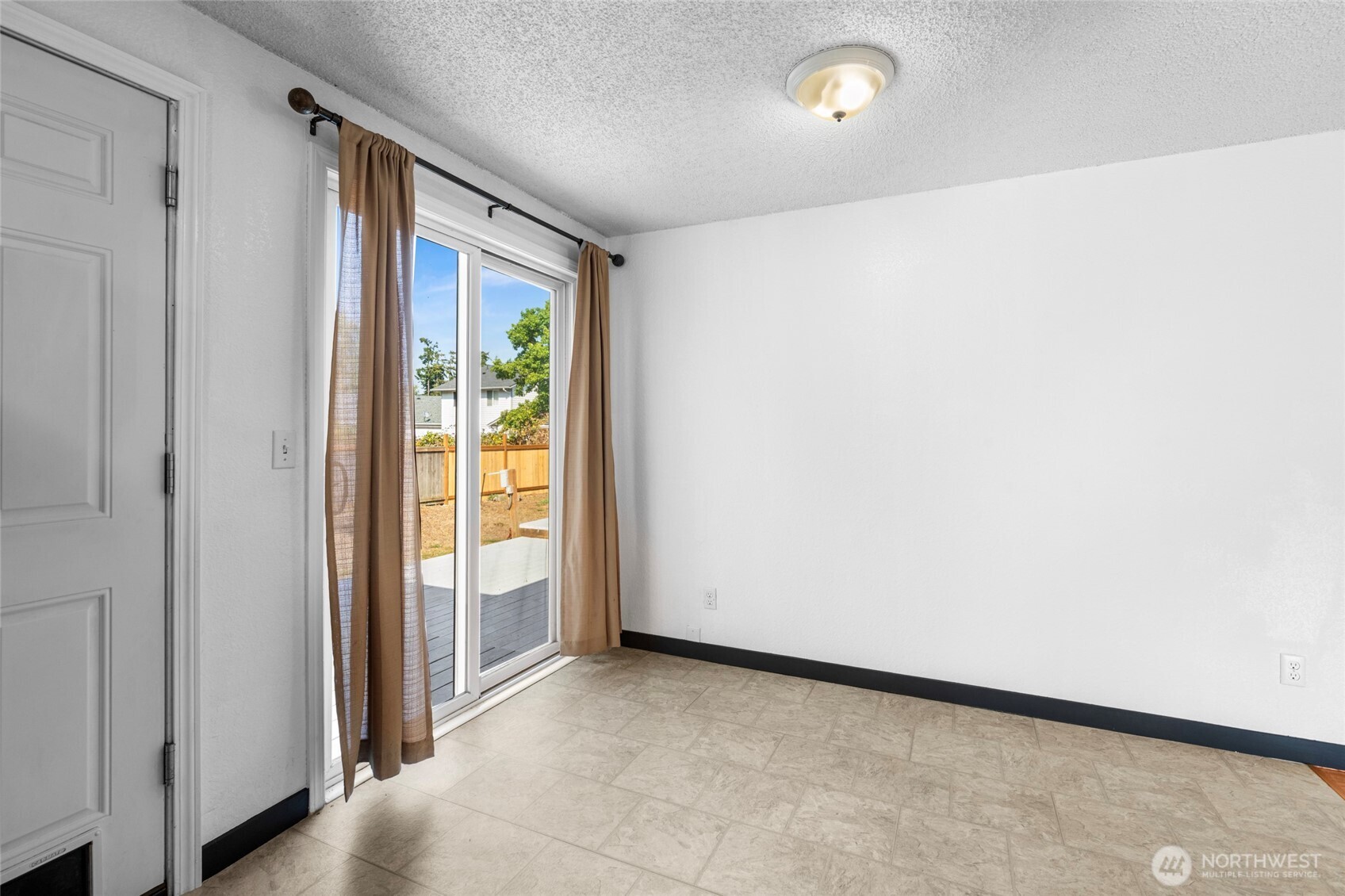988 Ridgeway Drive Property Photo 15