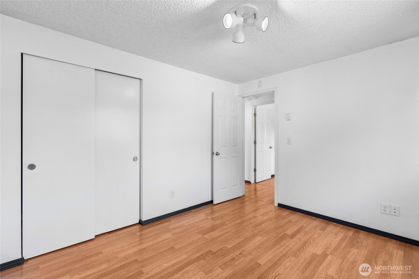 988 Ridgeway Drive Property Photo 23
