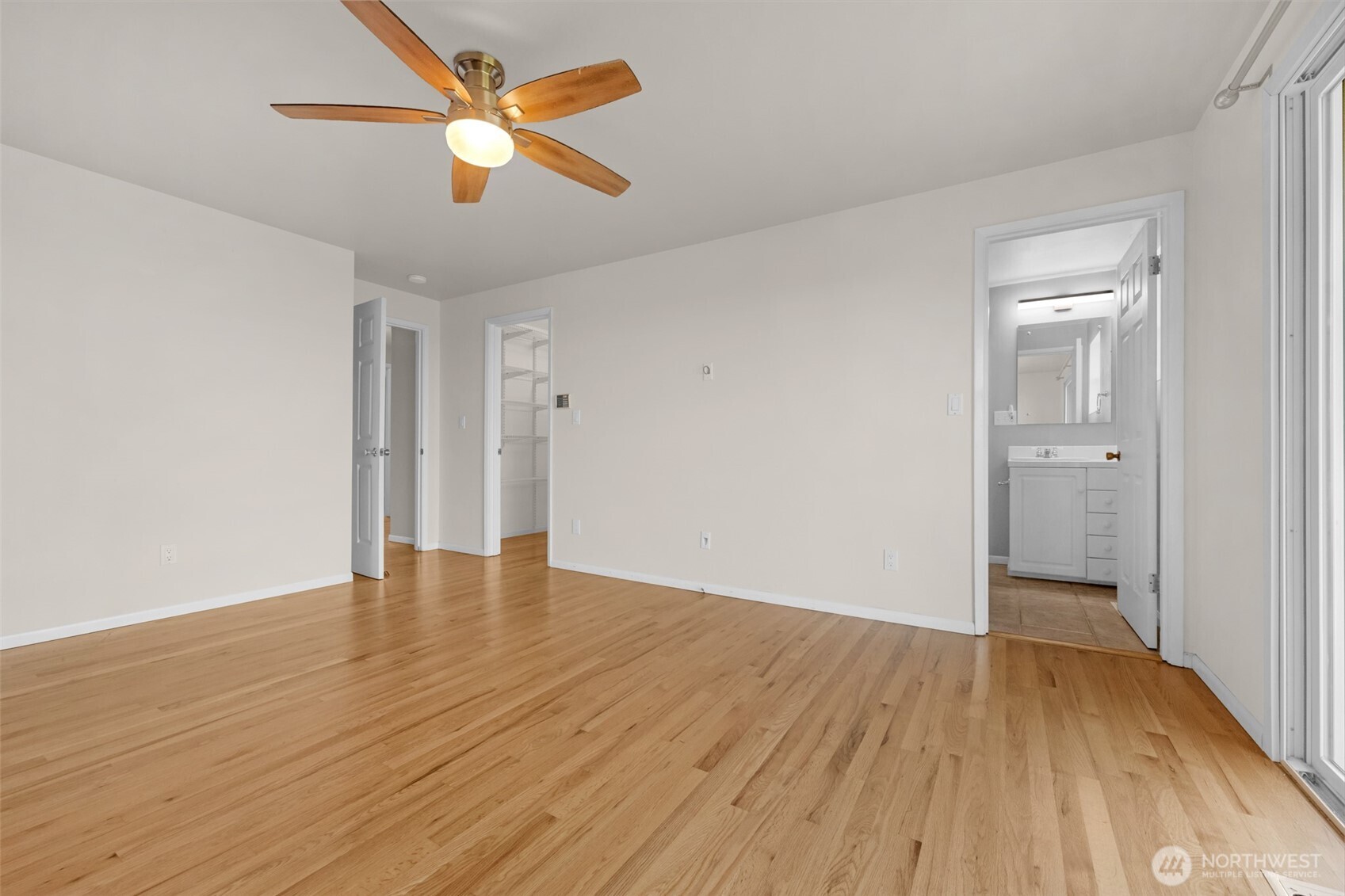 5031 33rd Avenue Property Photo 16