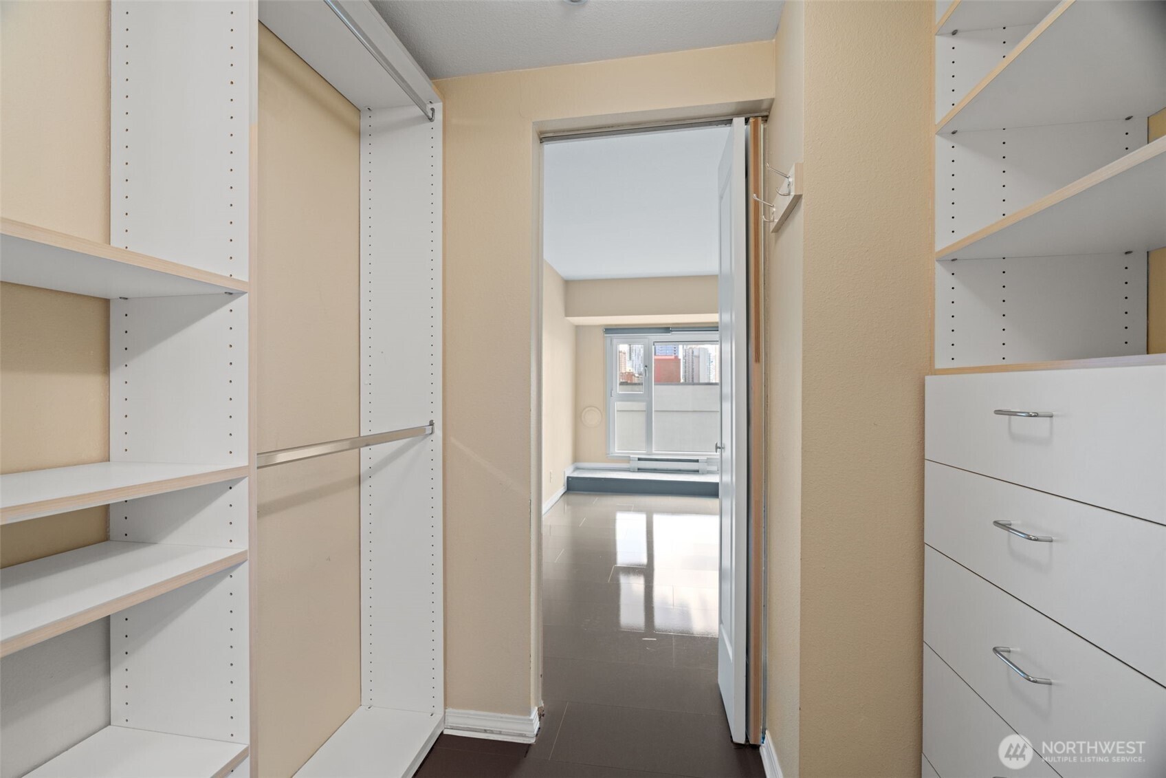 121 Vine Street 1101 Property Photo 9