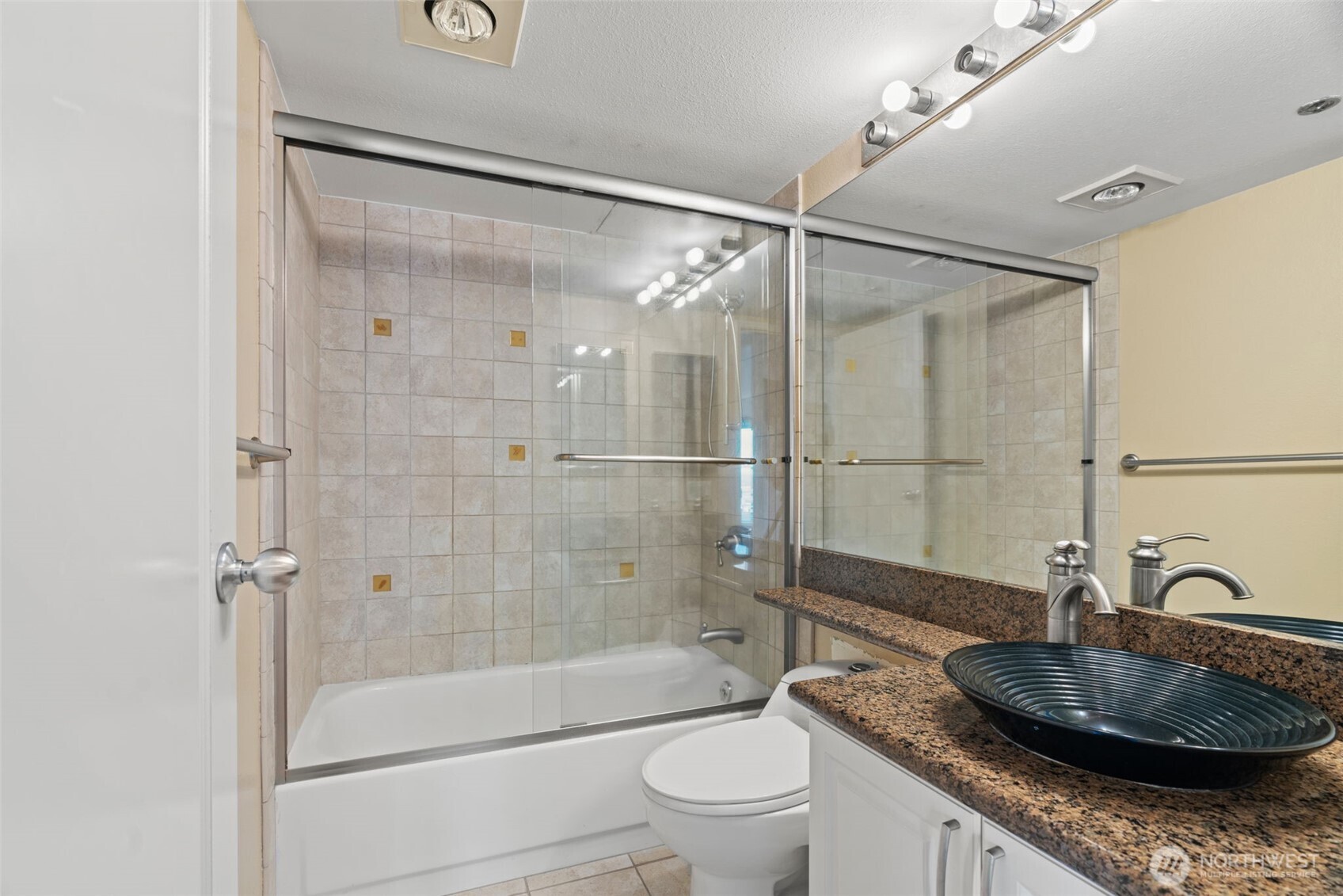 121 Vine Street 1101 Property Photo 11