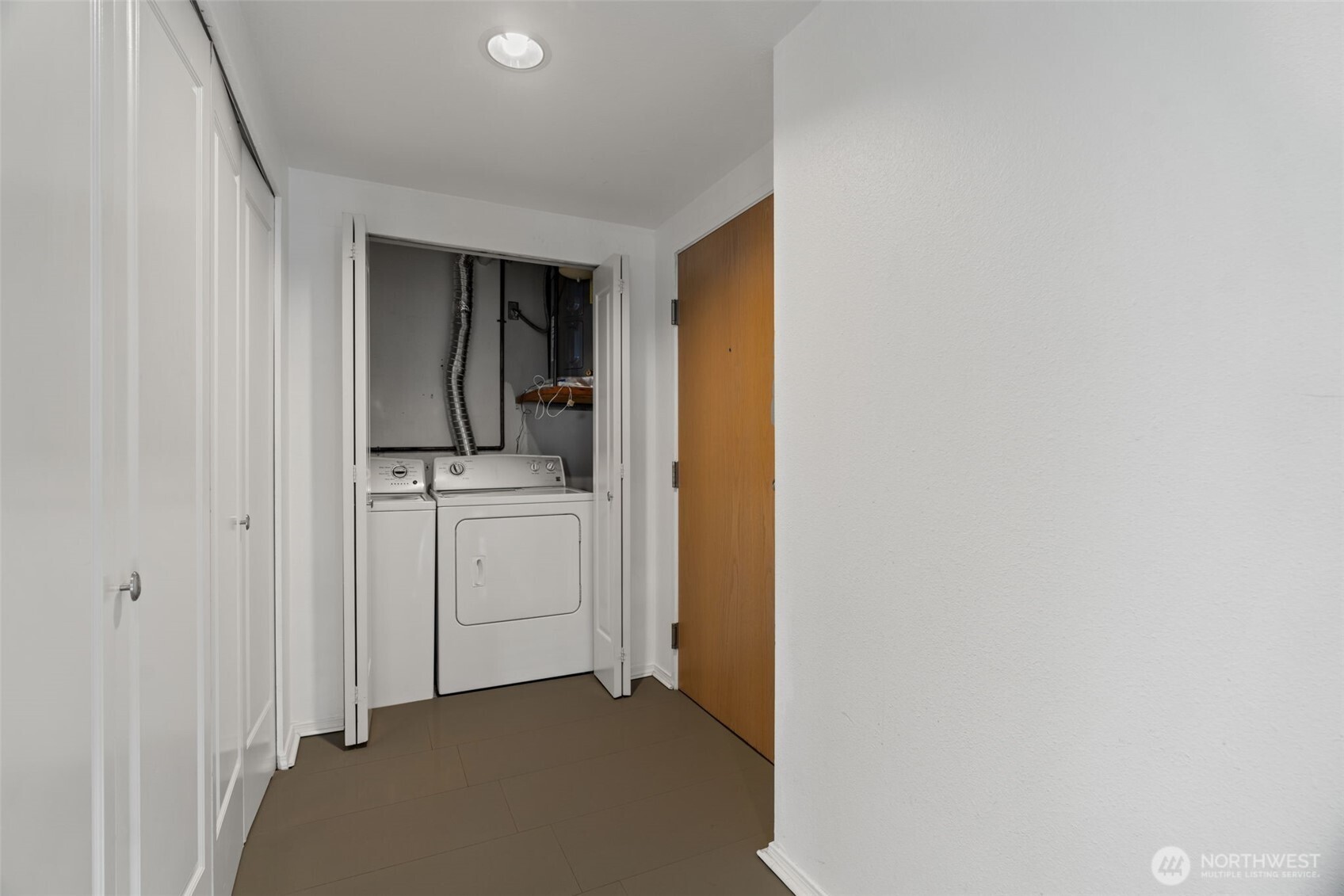 121 Vine Street 1101 Property Photo 12