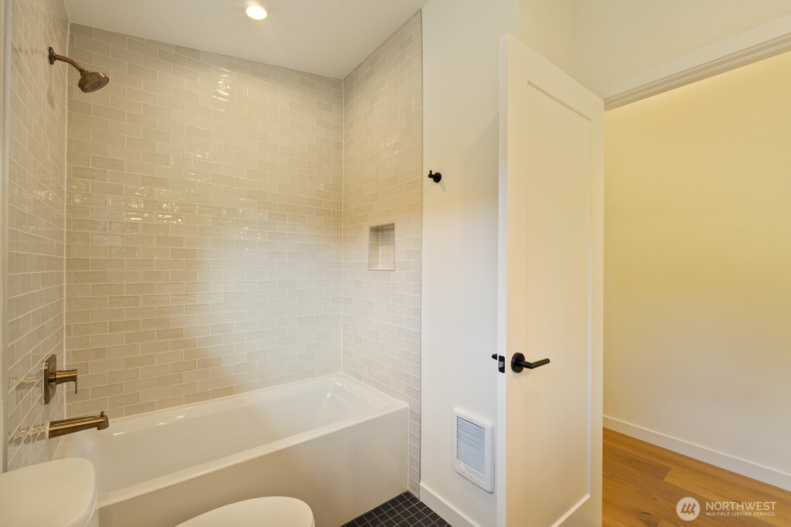 817 Ne 100th Street Property Photo 19