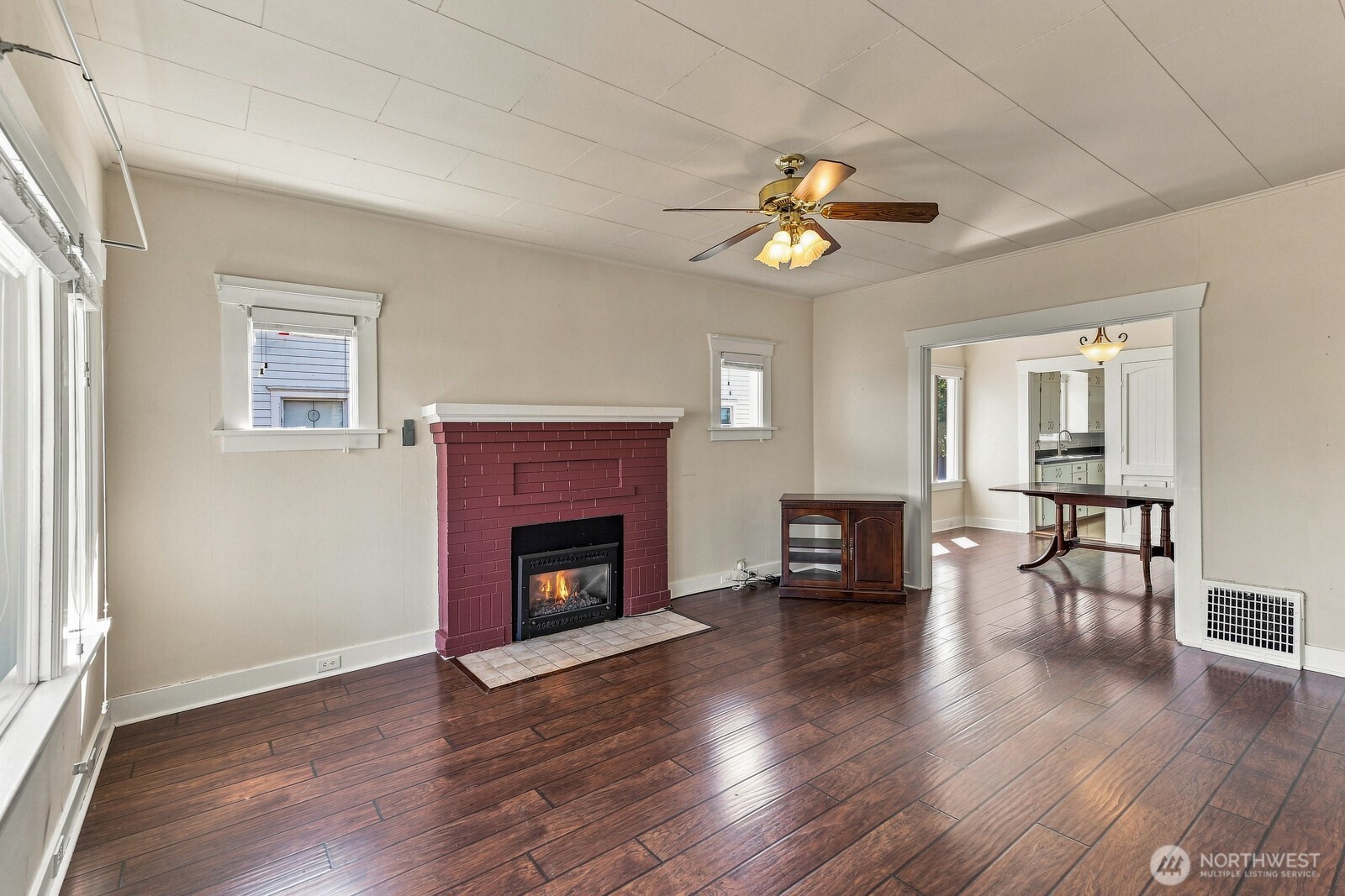 2716 Leonard Drive Property Photo 4