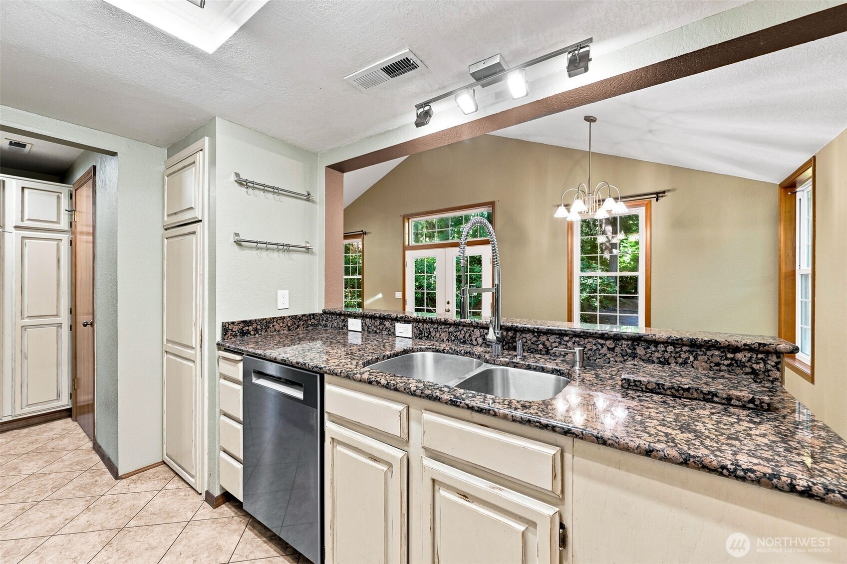 4048 Oxford Loop Property Photo 10