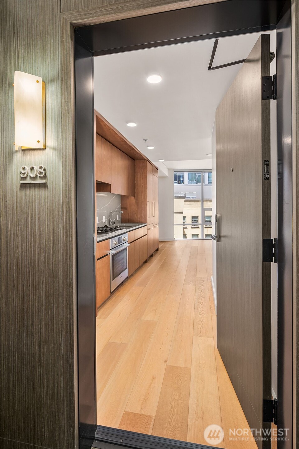 121 Stewart Street 908 Property Photo 4