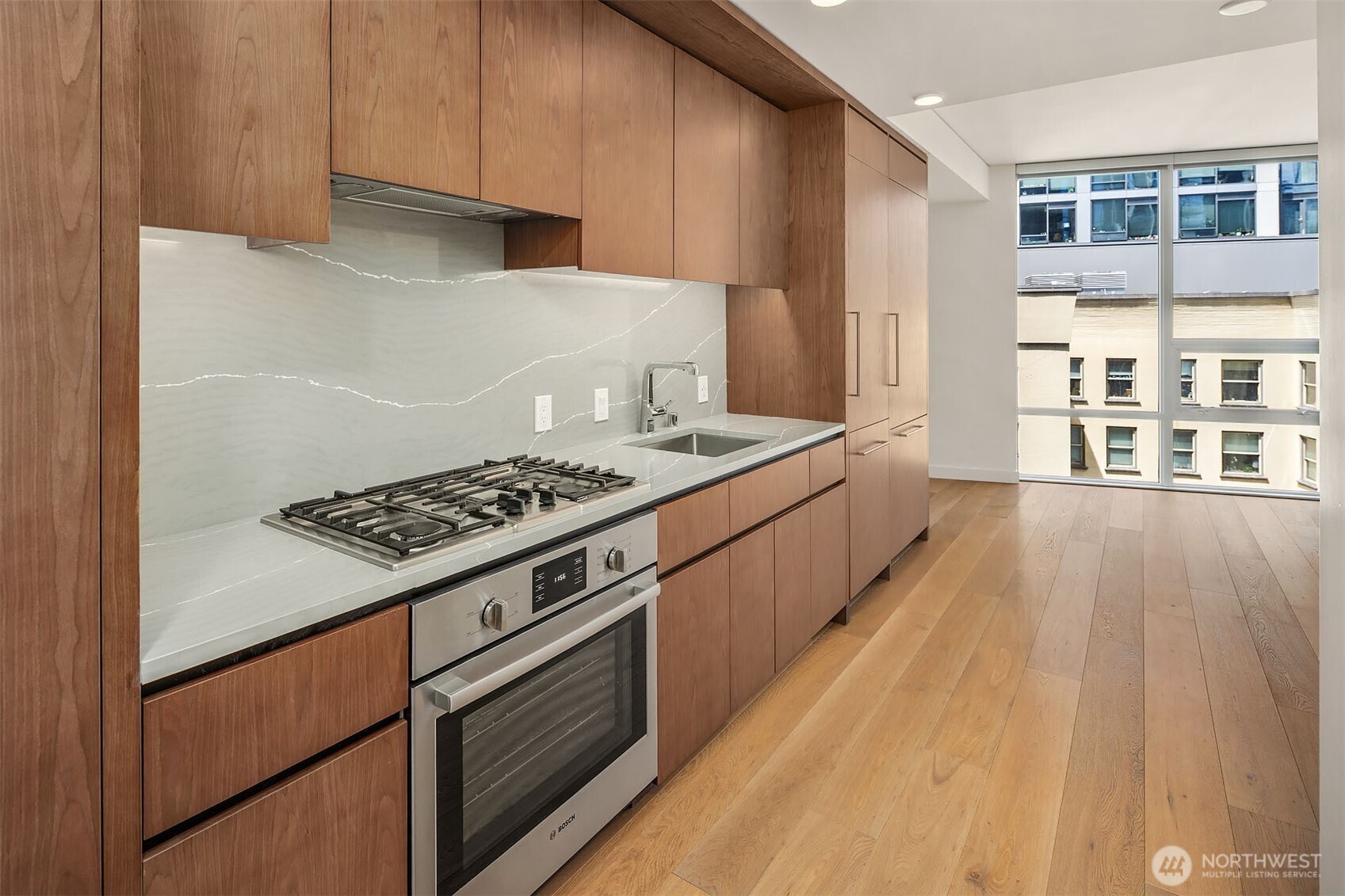 121 Stewart Street 908 Property Photo 5