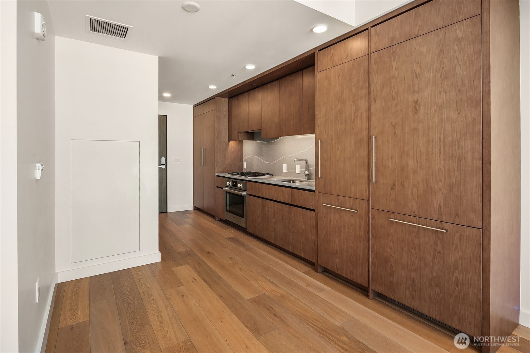 121 Stewart Street 908 Property Photo 6