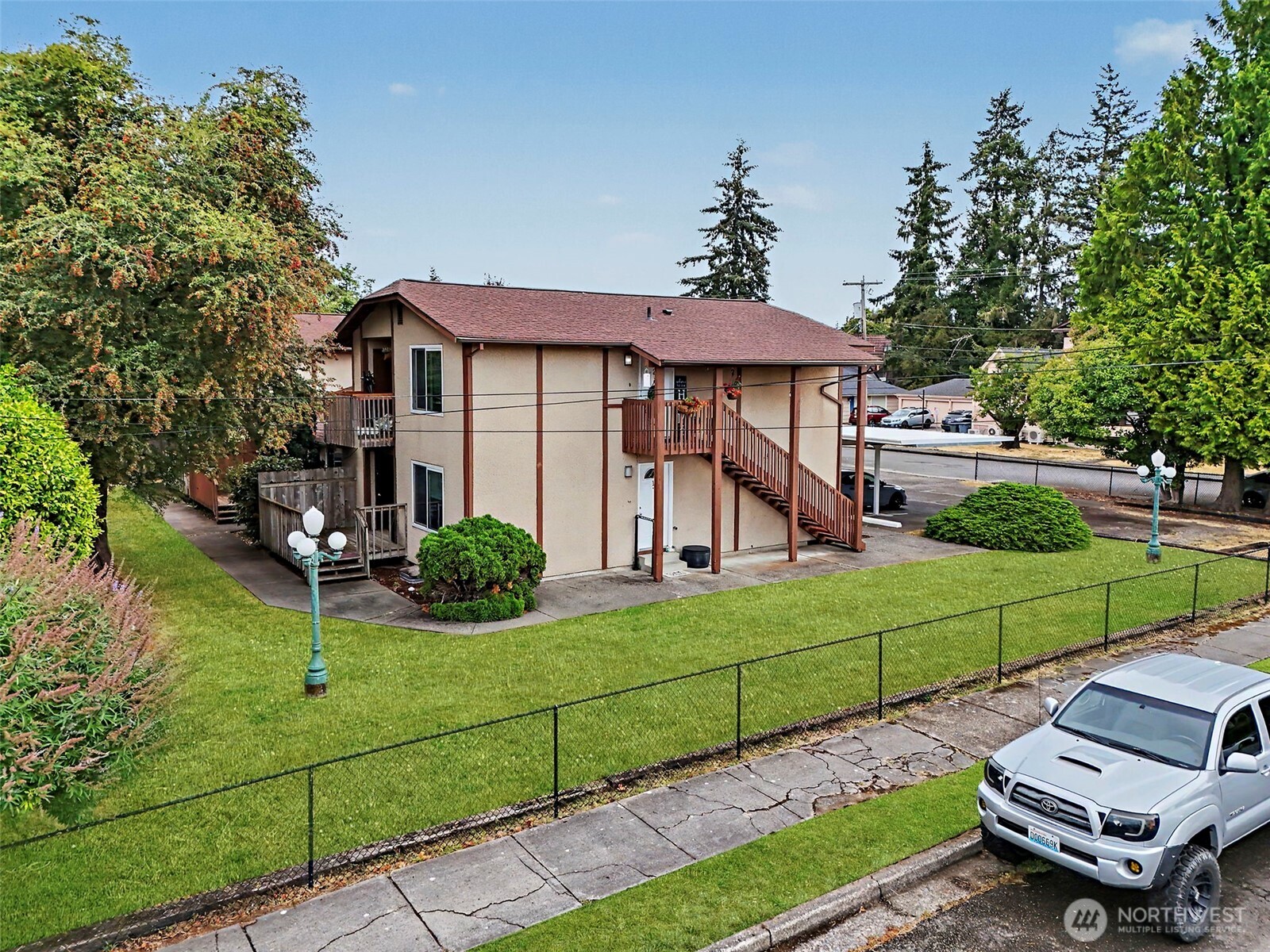 408 2nd Street Property Photo 14