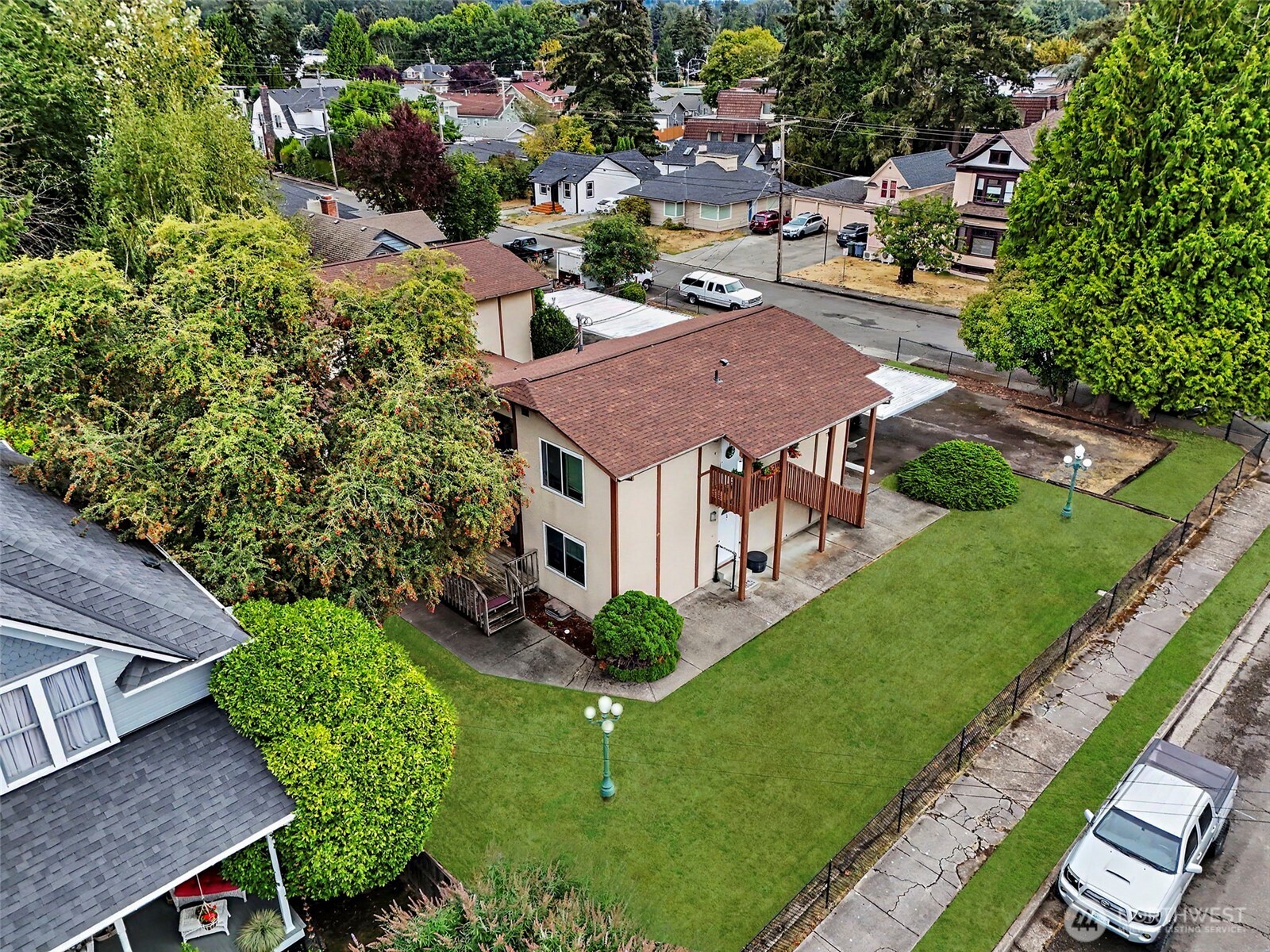 408 2nd Street Property Photo 16
