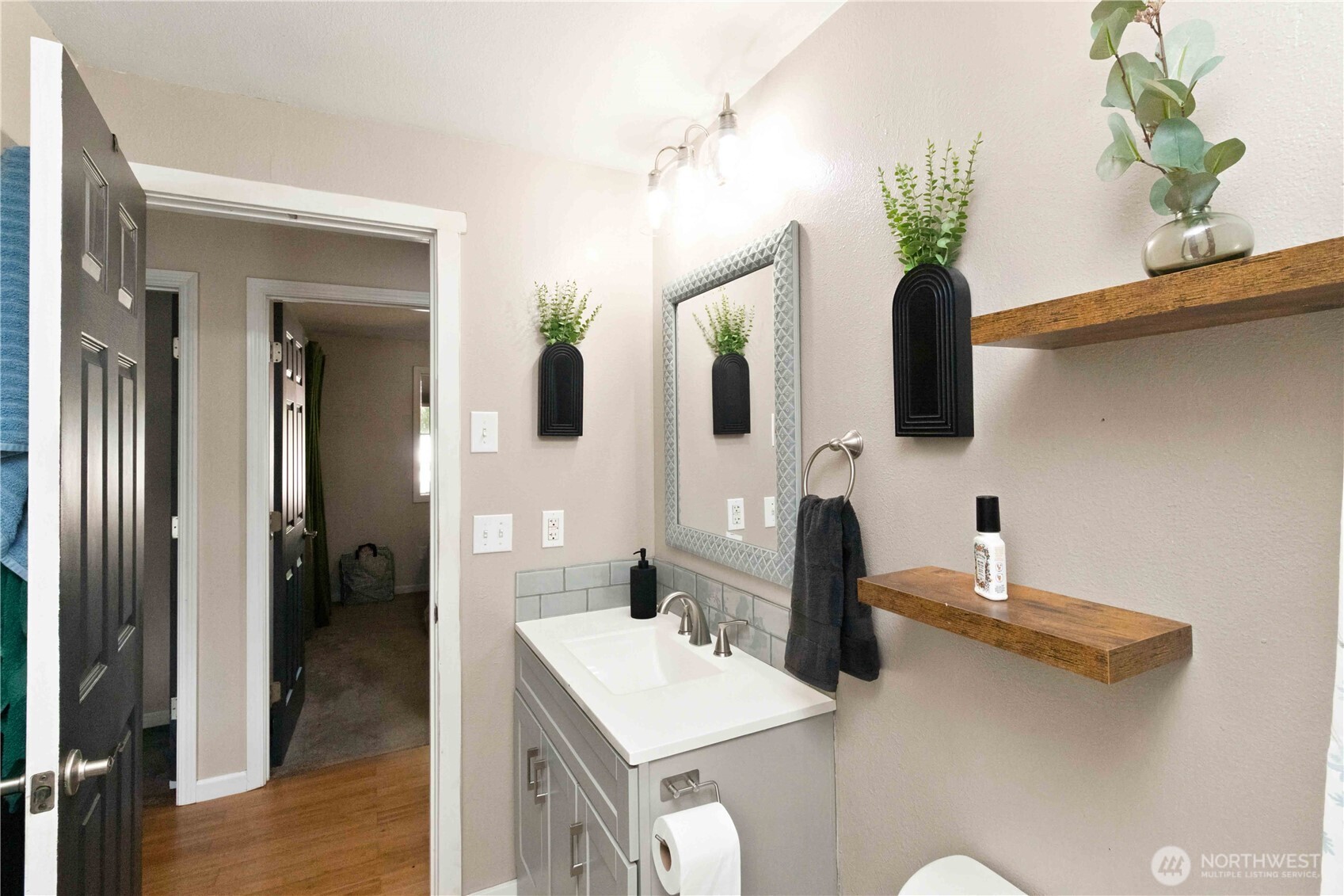 13 W Pine Lane Property Photo 15