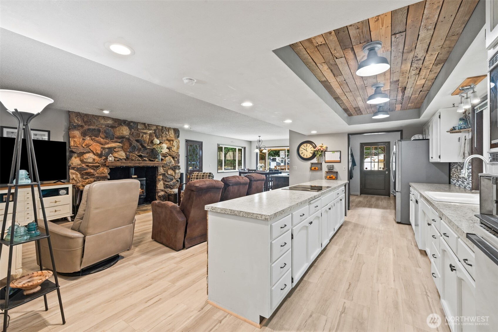 533 Hulse Road Property Photo 4