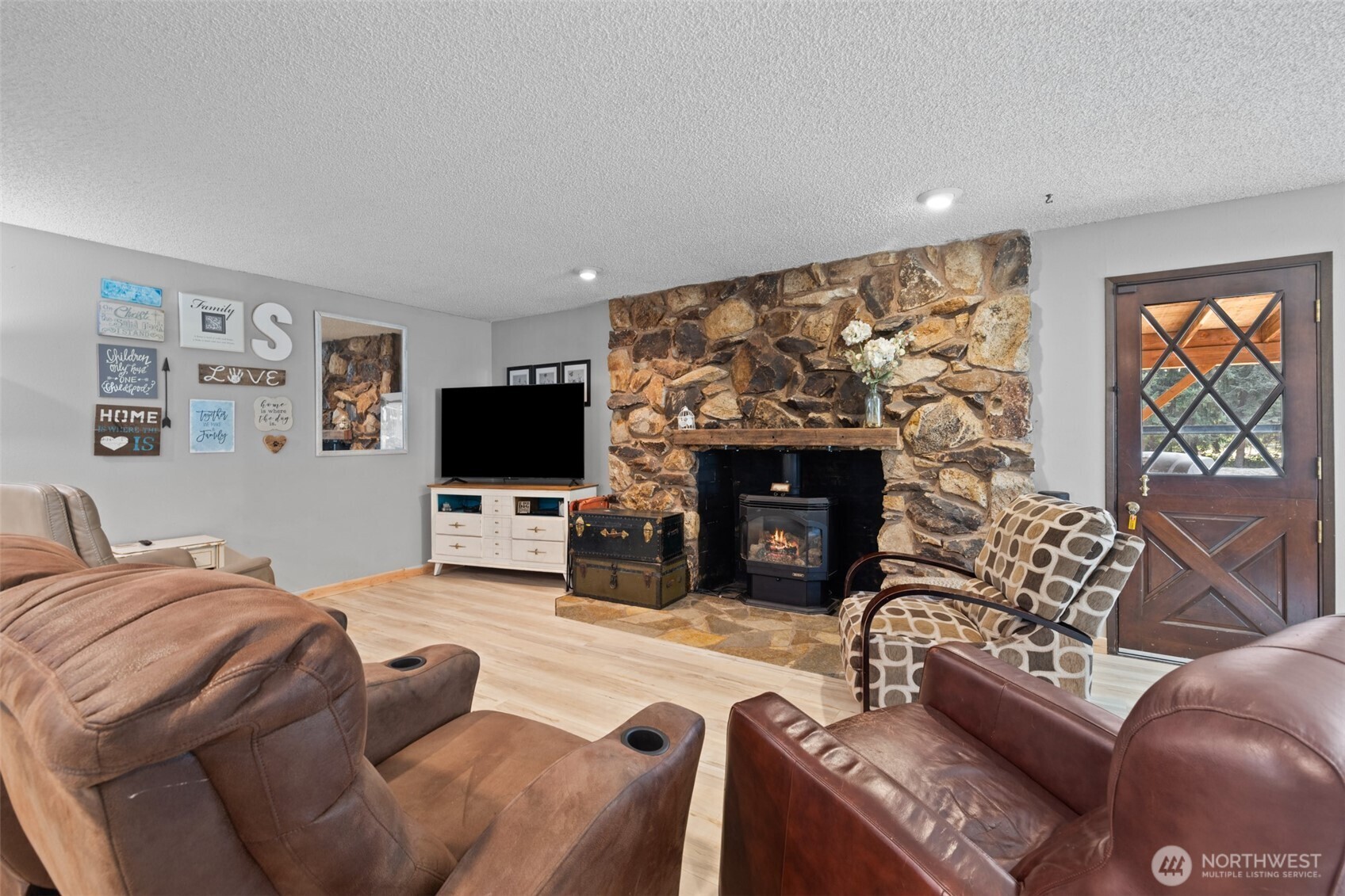533 Hulse Road Property Photo 6