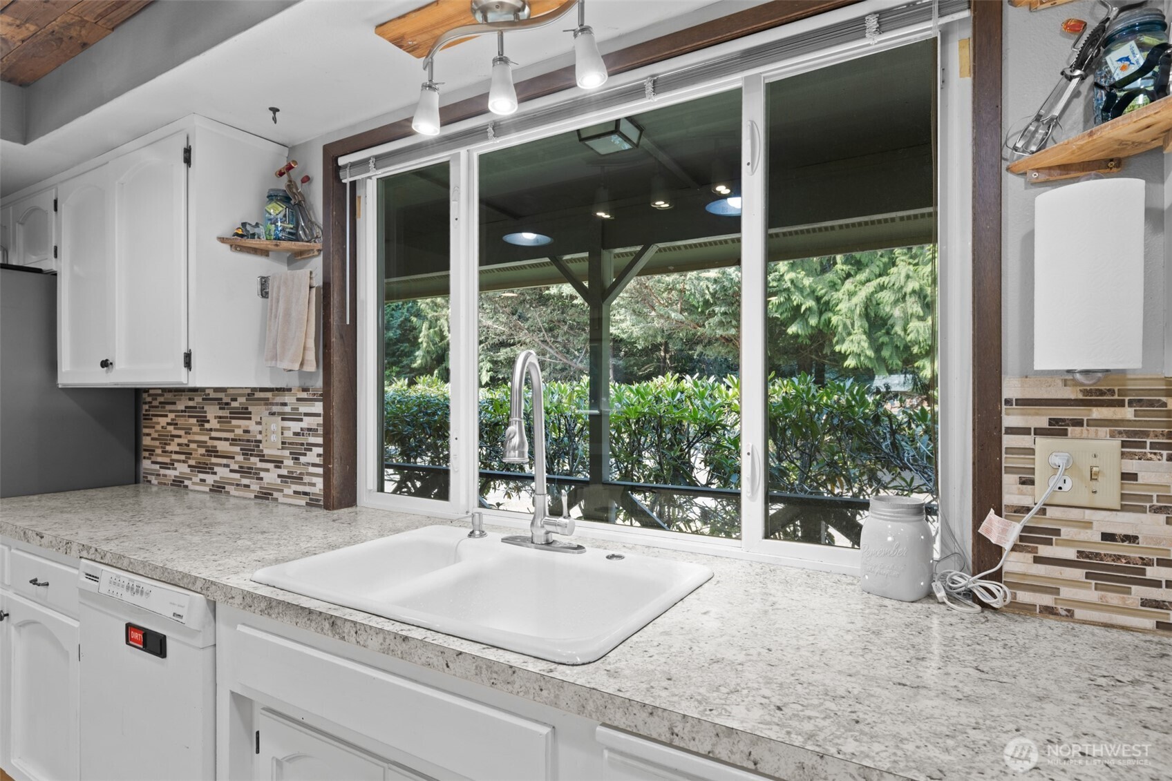 533 Hulse Road Property Photo 8