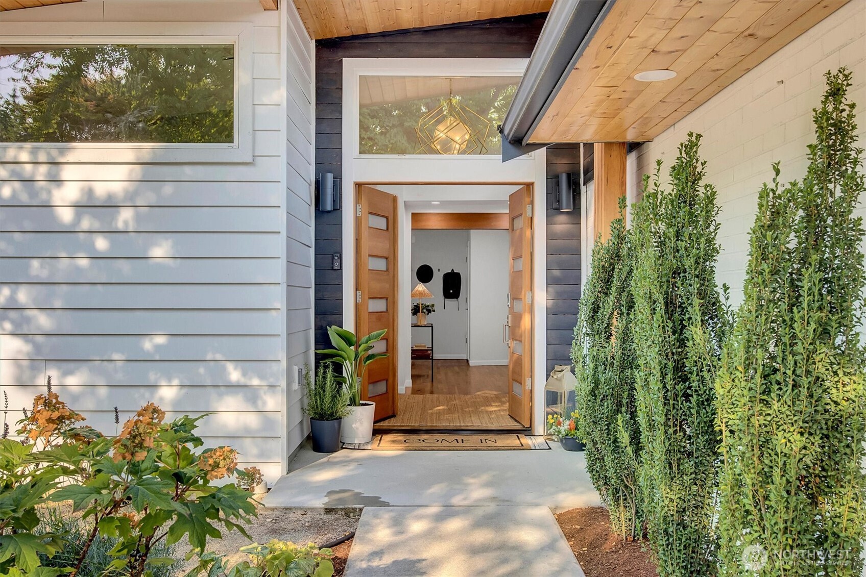 1411 176th Place Property Photo 3