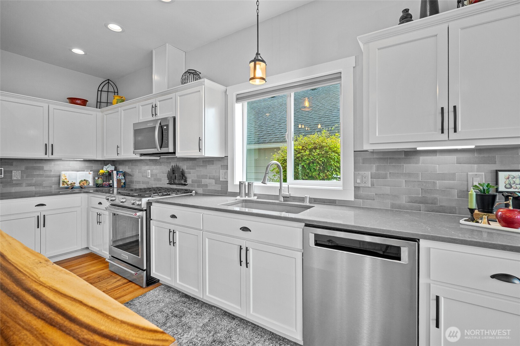 24200 Harvey Creek Rd Property Photo 6