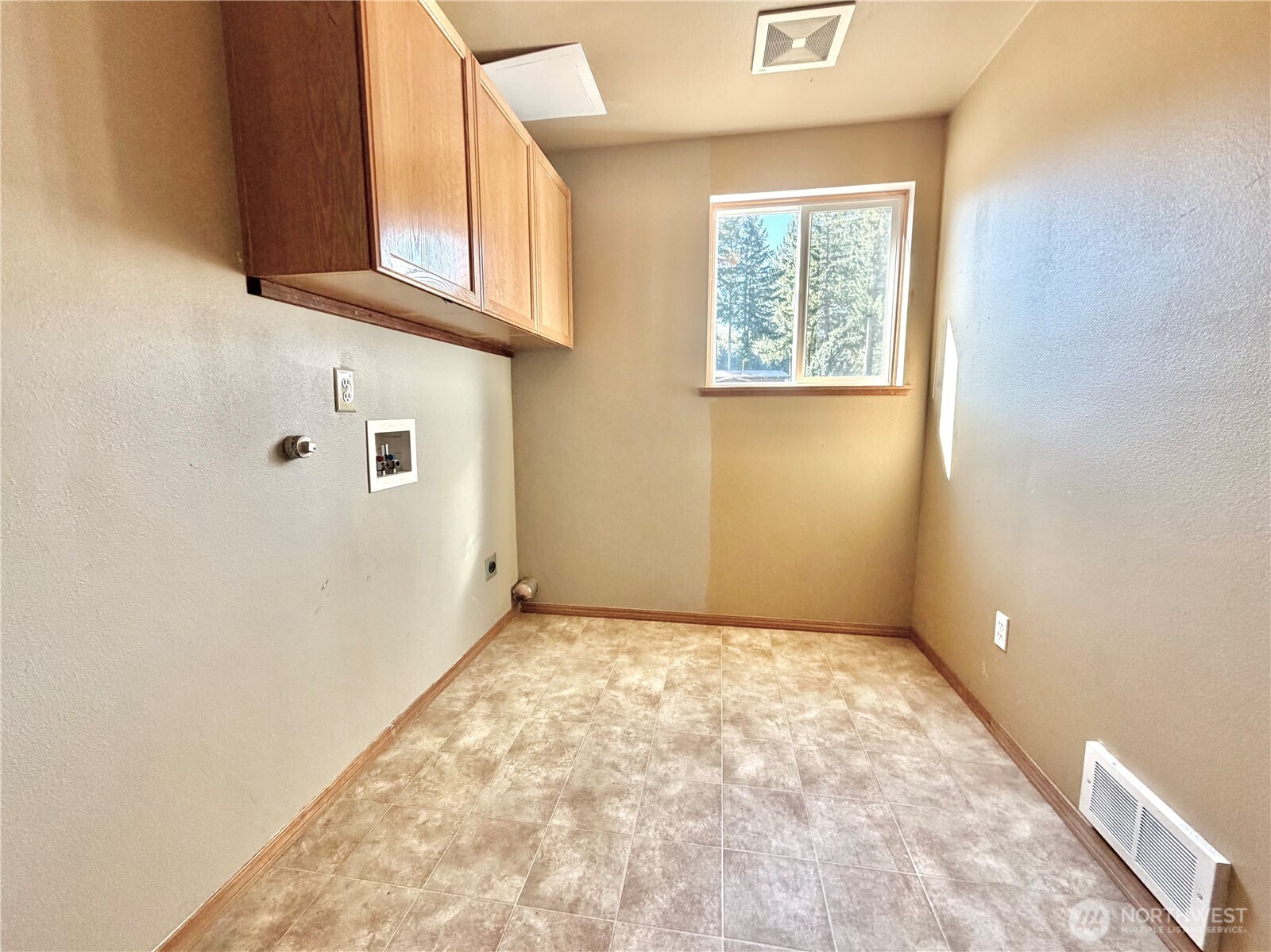 142 Gassman Road Property Photo 7