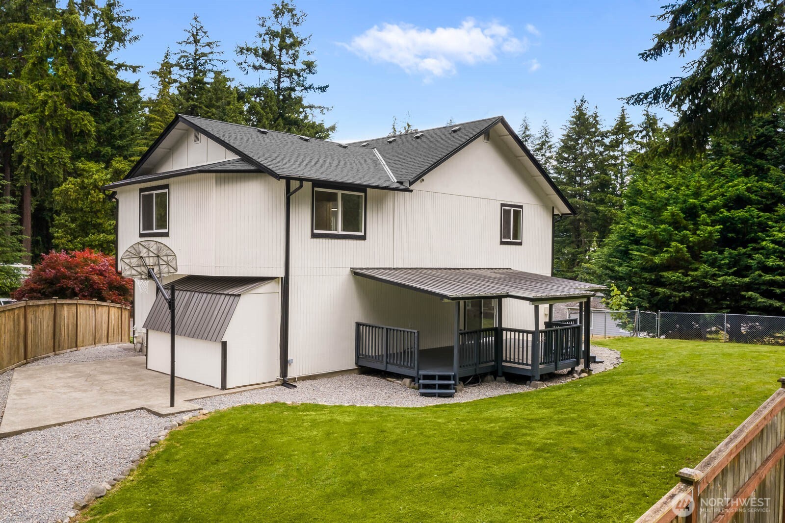 18103 81st St E Property Photo 5