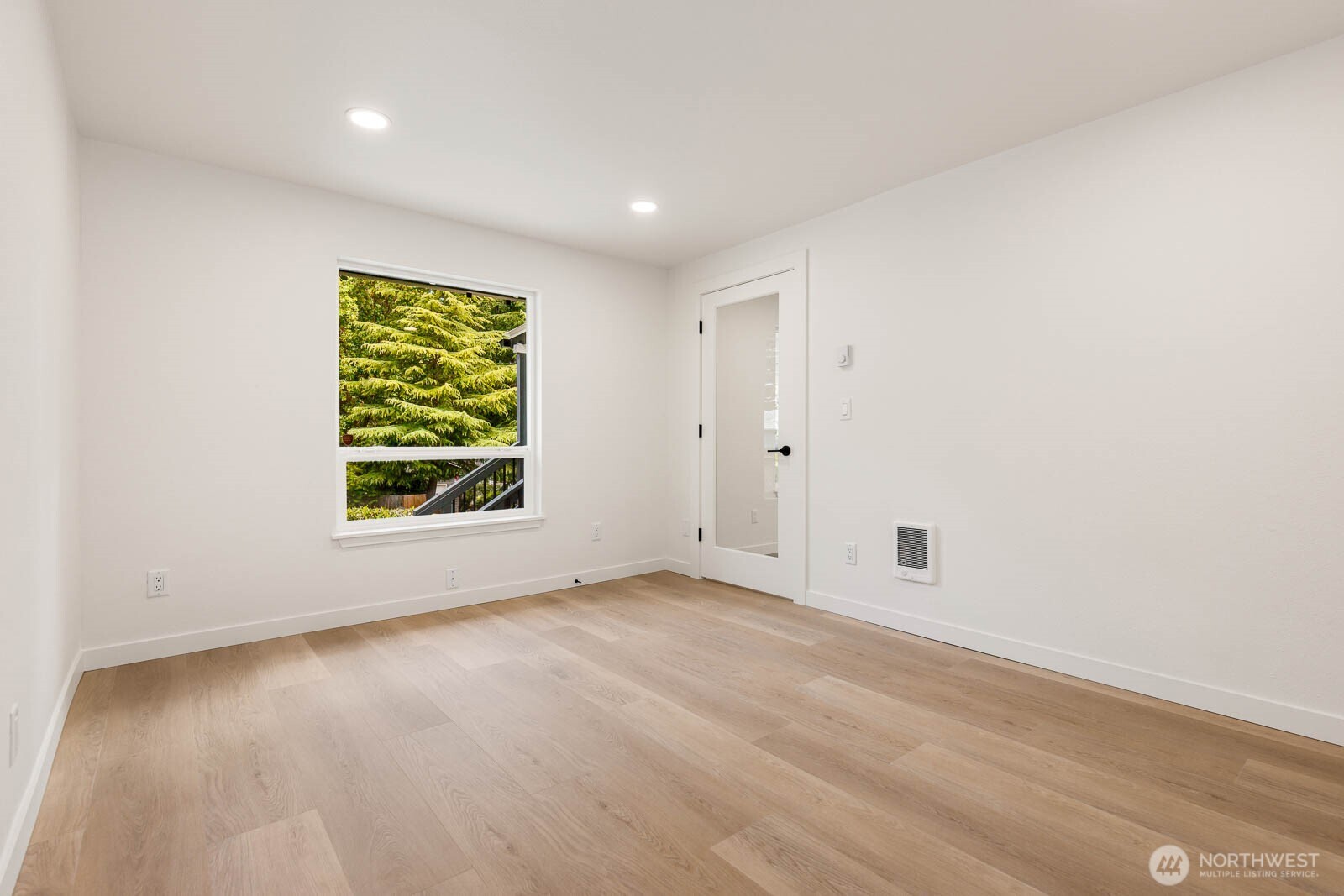 18103 81st St E Property Photo 14