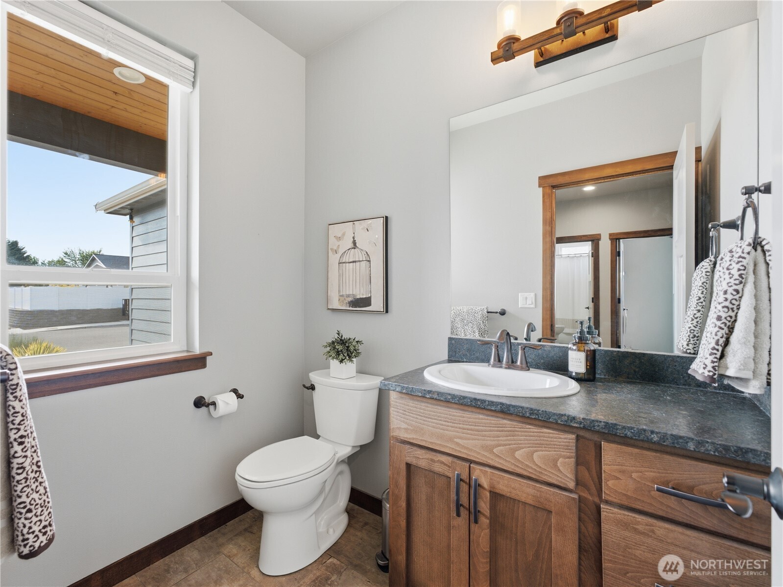625 S Perry Avenue Property Photo 8