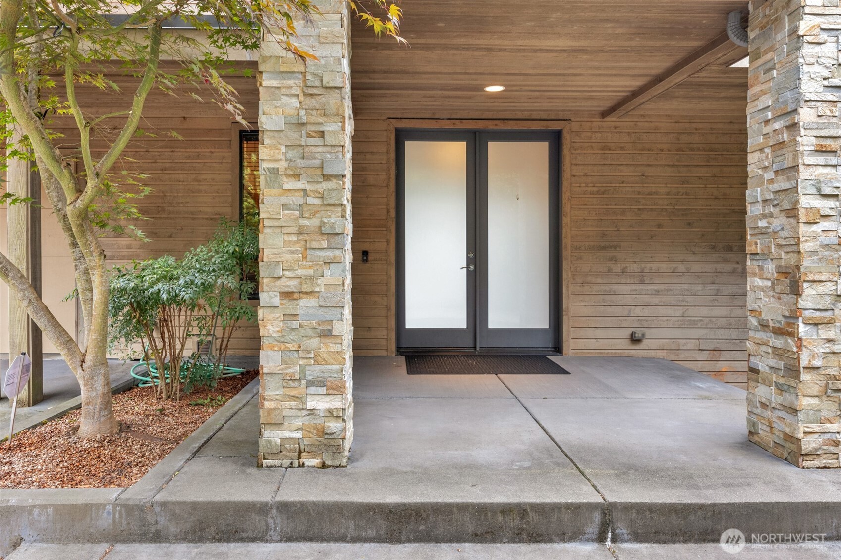 5121 Ne 55th Street Property Photo 4