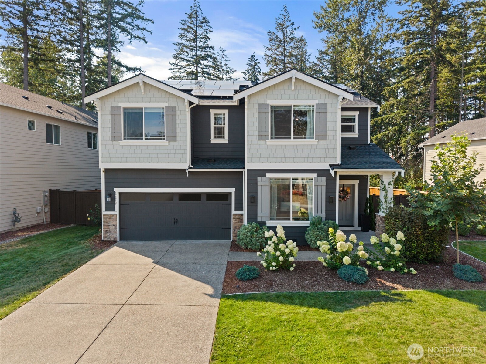 17614 Crossing Dr Property Photo 1