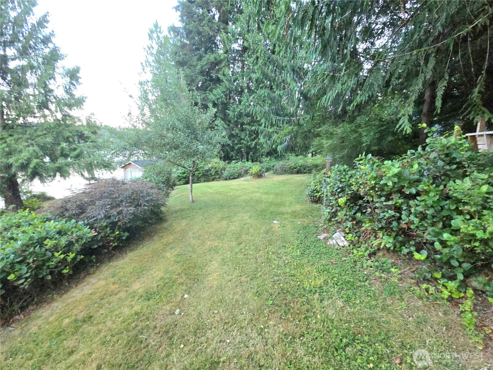 425 W Shore Loop Road Property Photo 3