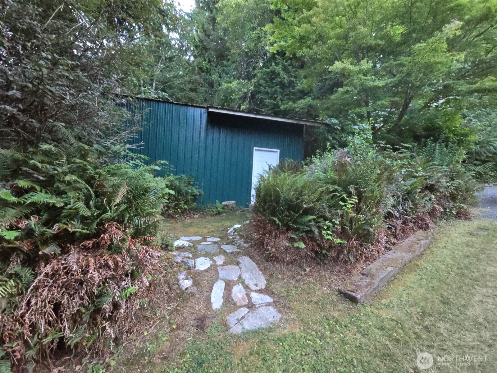425 W Shore Loop Road Property Photo 8