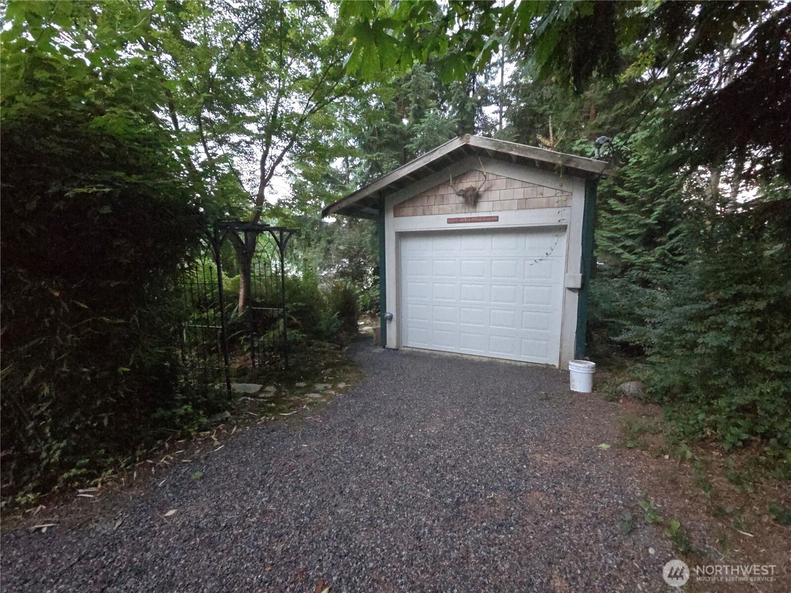 425 W Shore Loop Road Property Photo 9