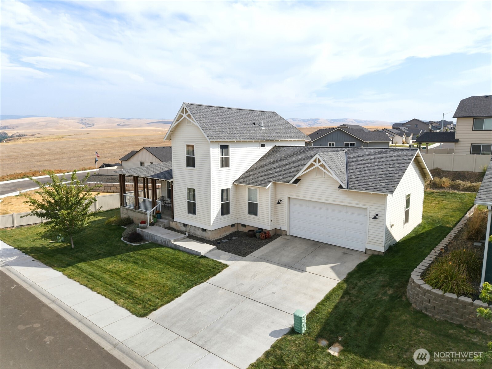 10 Lewis Circle Property Photo 2