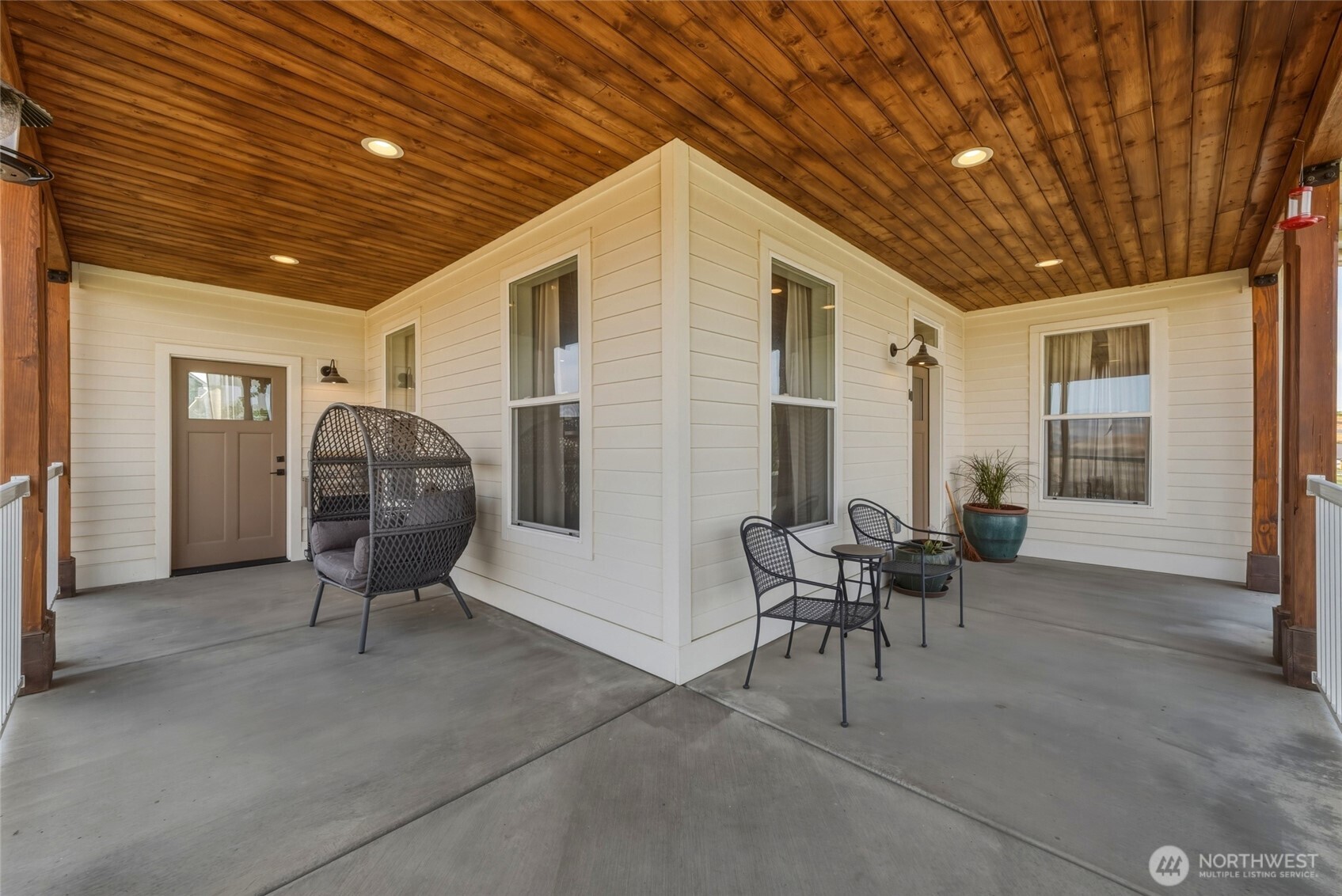 10 Lewis Circle Property Photo 6