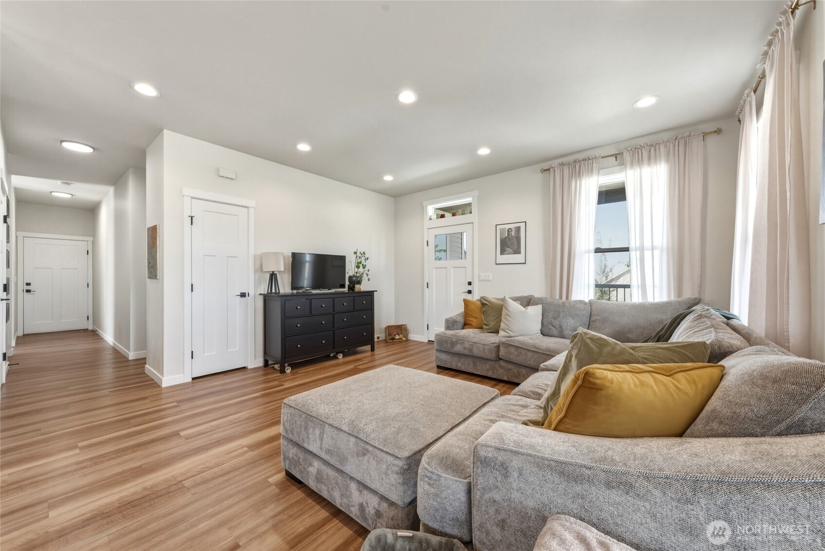 10 Lewis Circle Property Photo 9