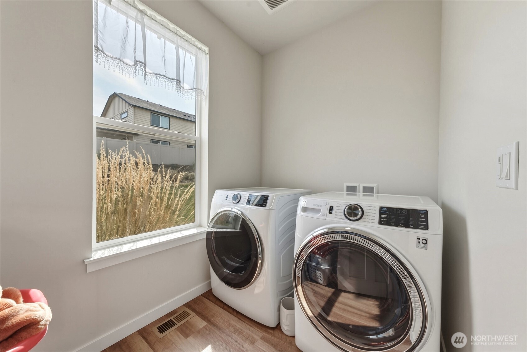 10 Lewis Circle Property Photo 18