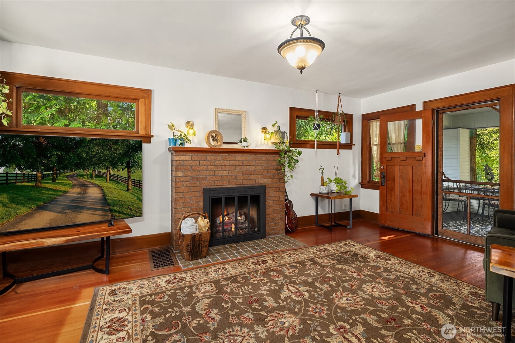 1301 E Victor Street Property Photo 5