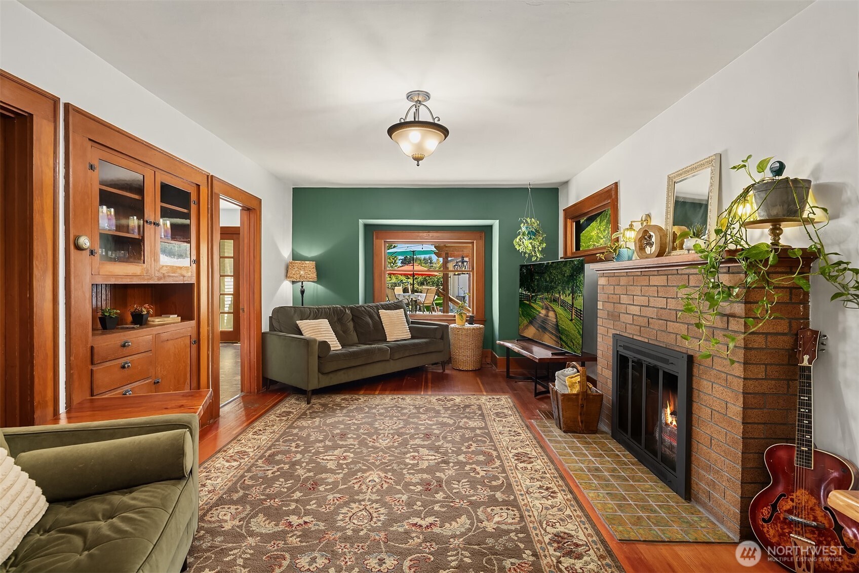 1301 E Victor Street Property Photo 6