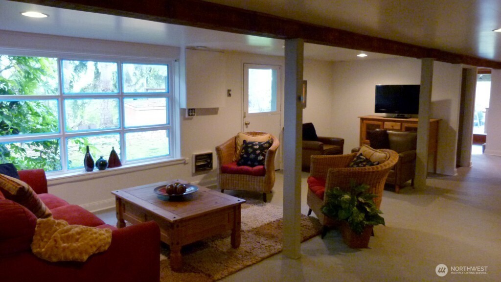 816 3rd Street Property Photo 6