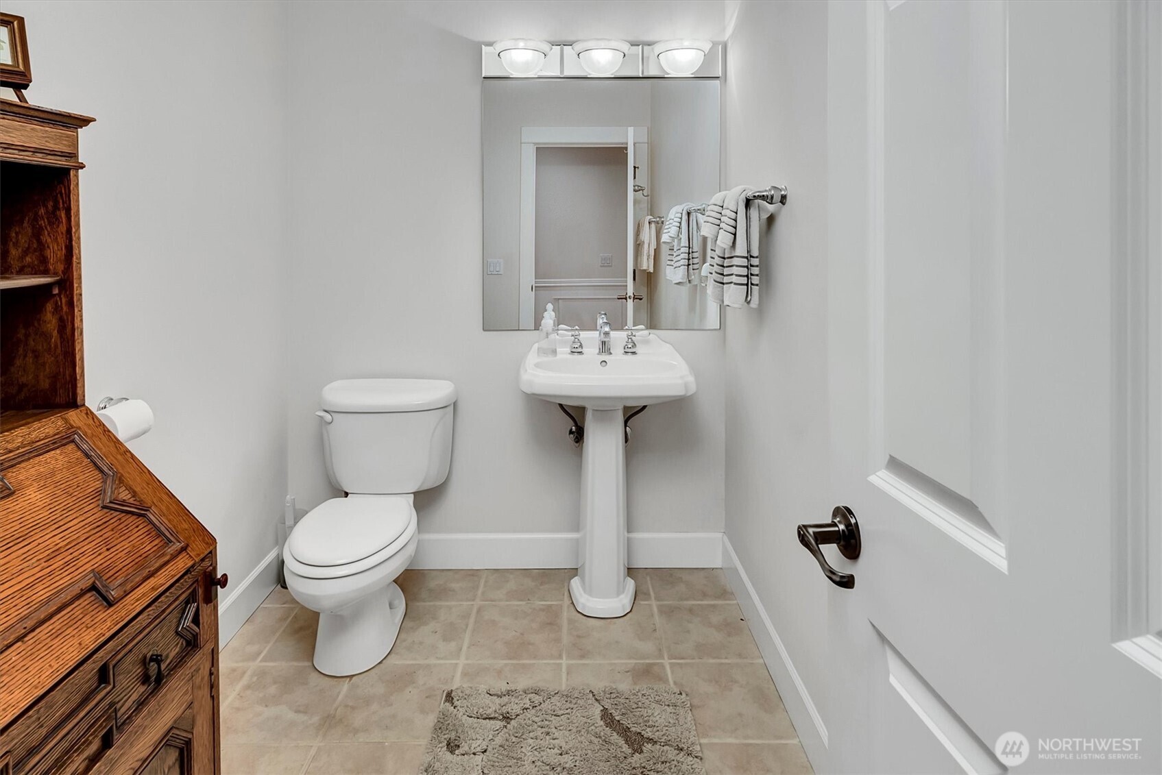 6477 Cultus Bay Road Property Photo 7