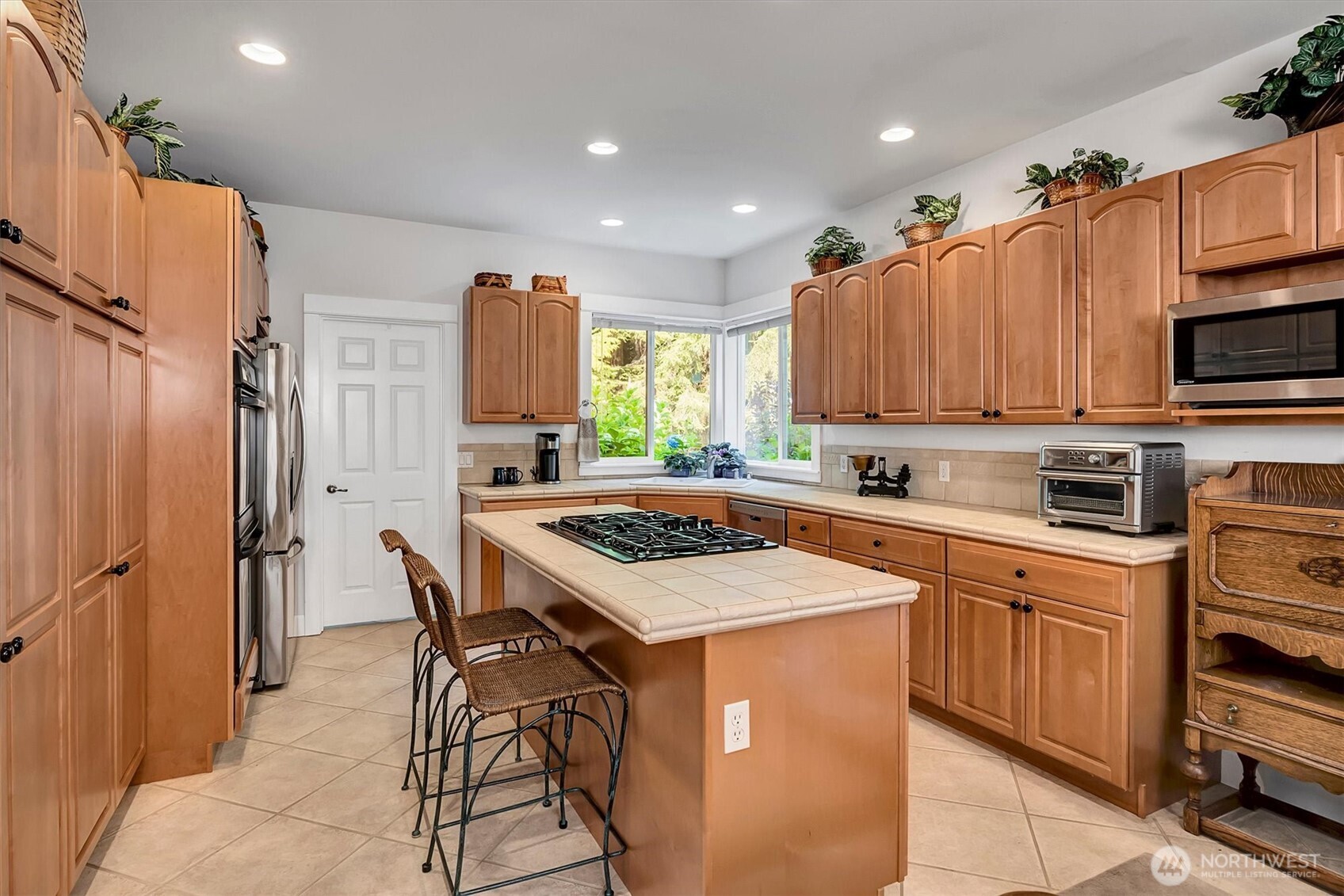 6477 Cultus Bay Road Property Photo 8