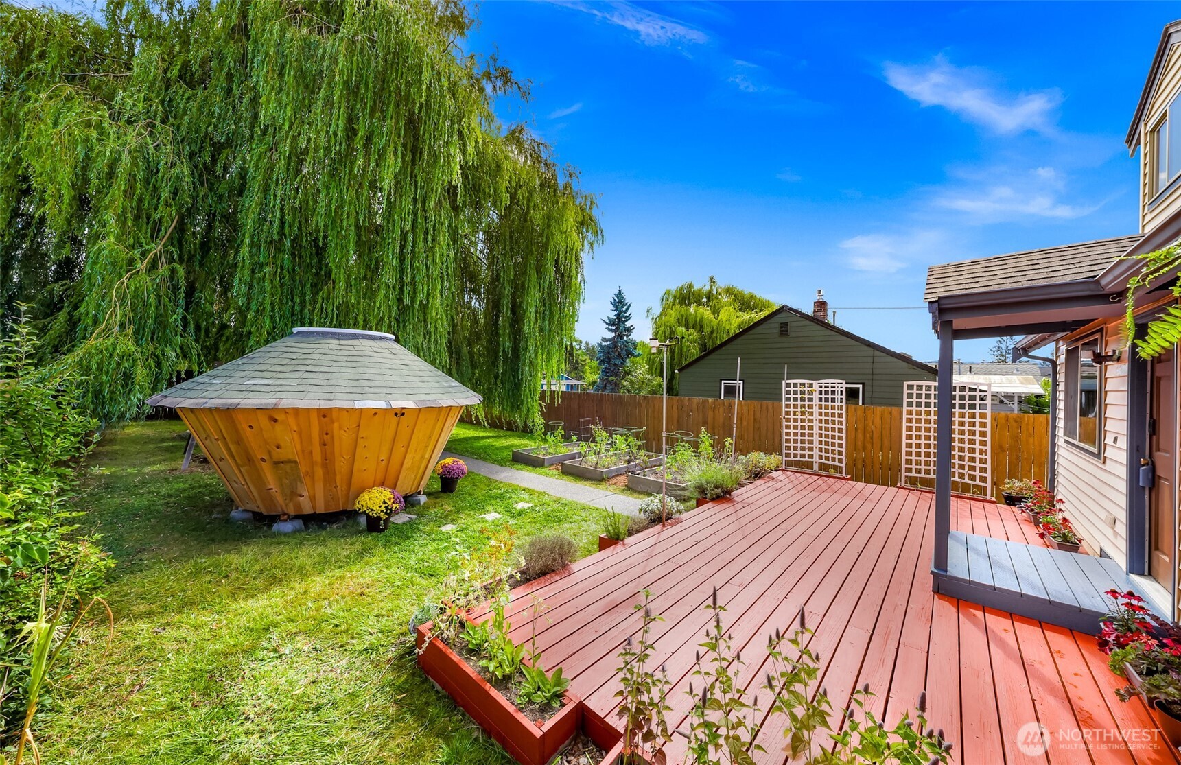 2429 Queen Street Property Photo 2