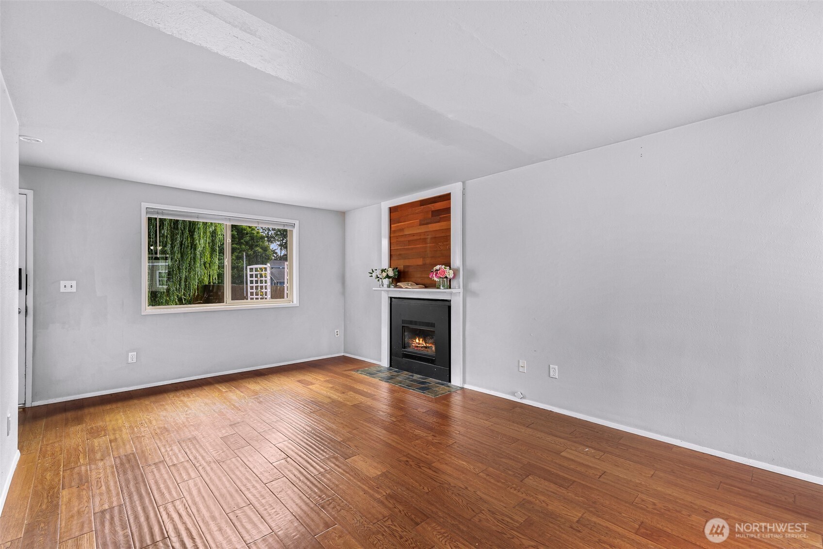 2429 Queen Street Property Photo 6