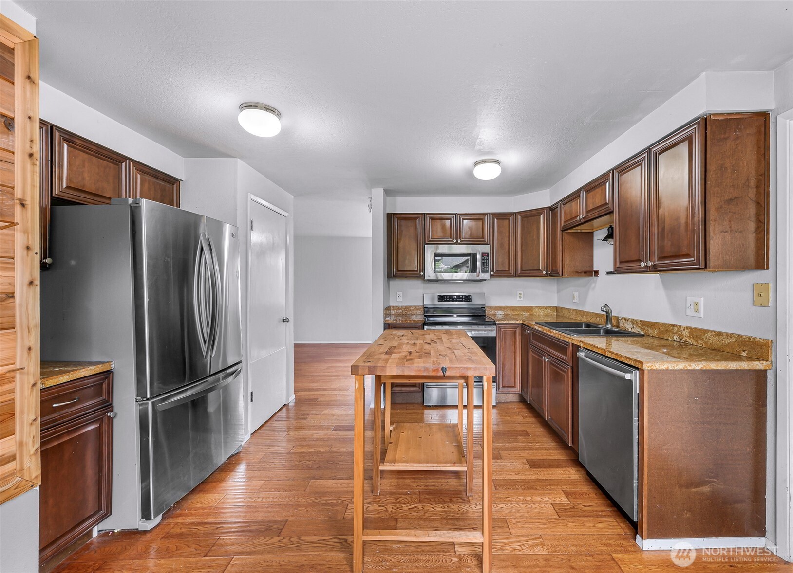2429 Queen Street Property Photo 11
