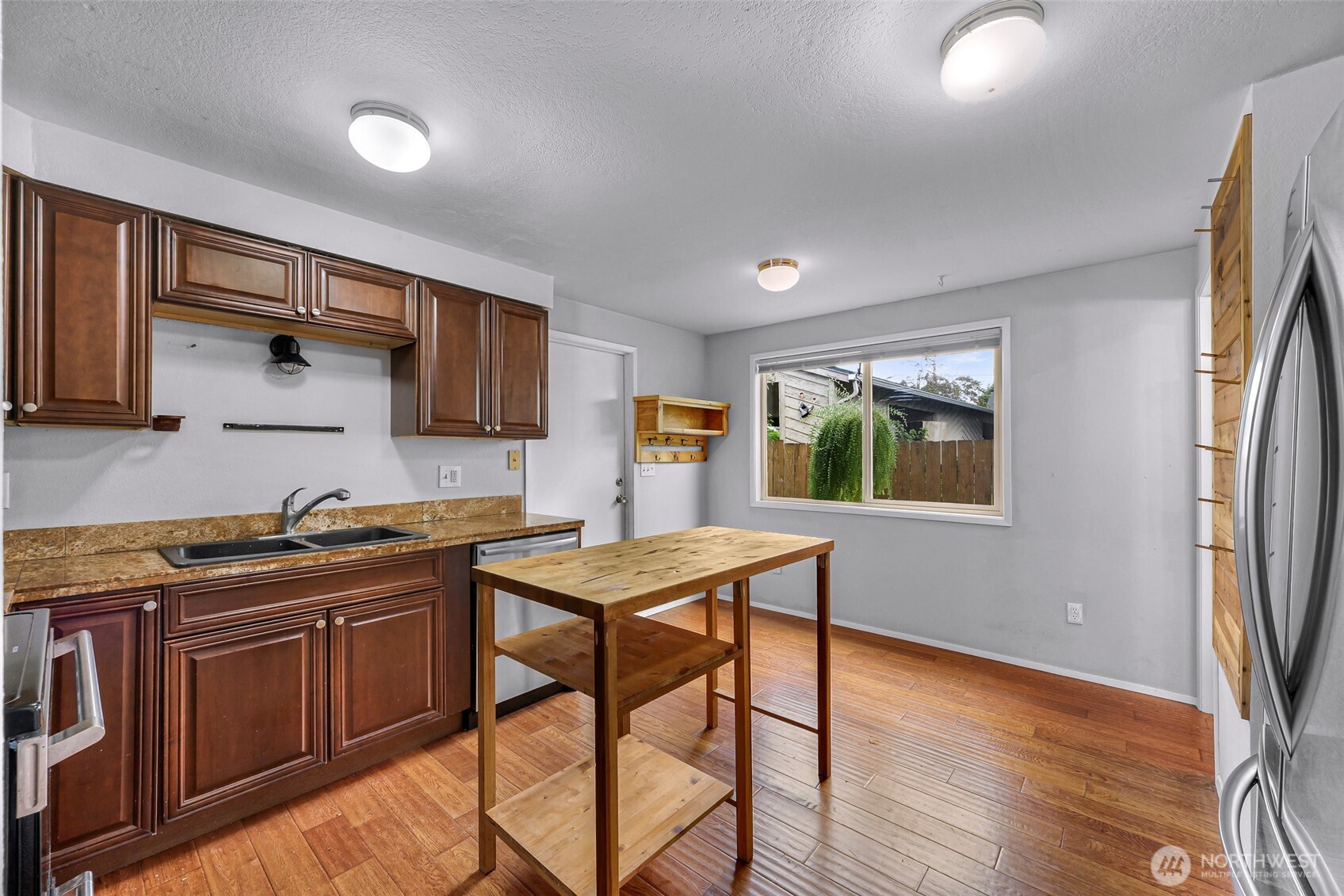 2429 Queen Street Property Photo 12