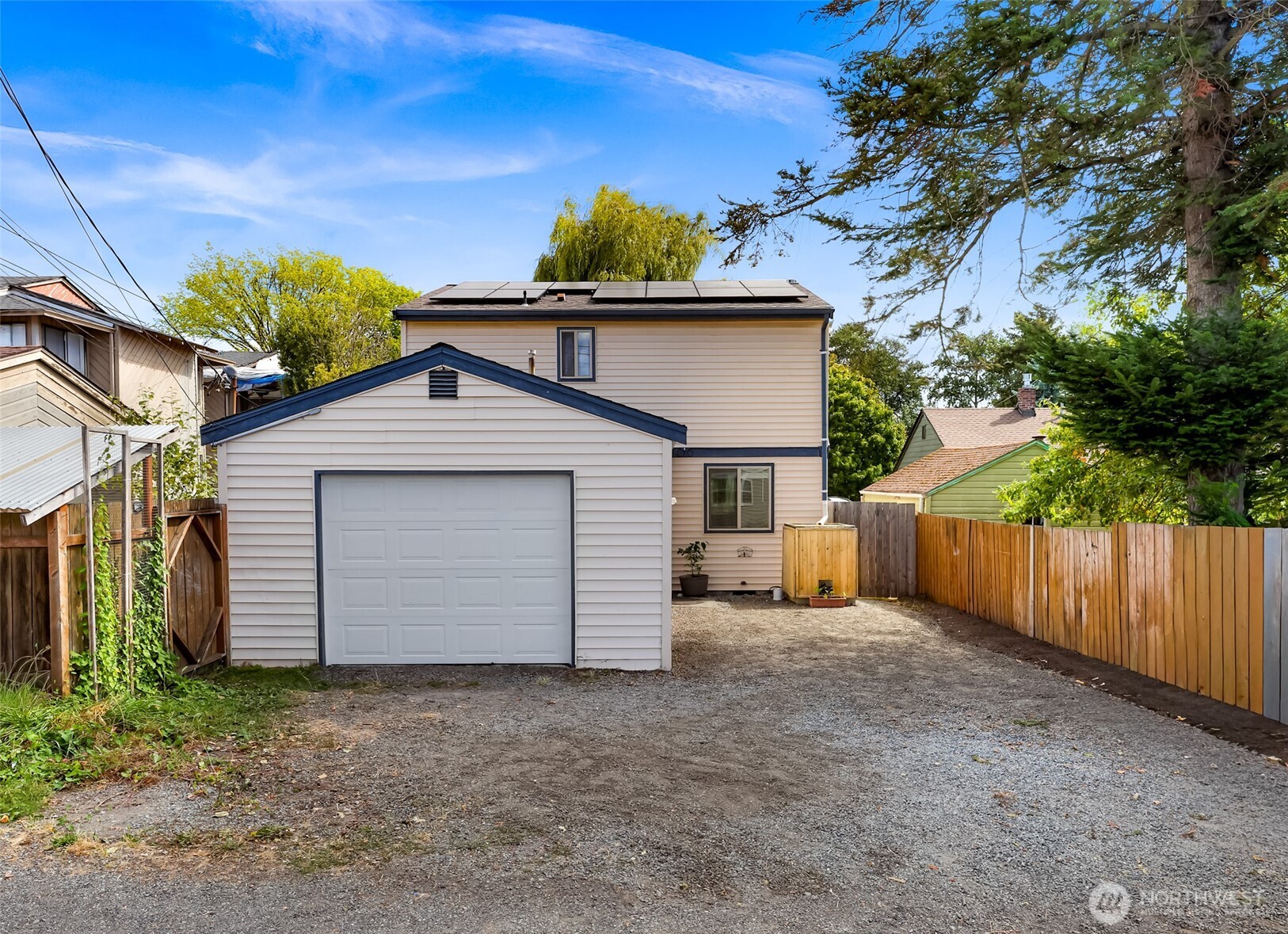 2429 Queen Street Property Photo 30
